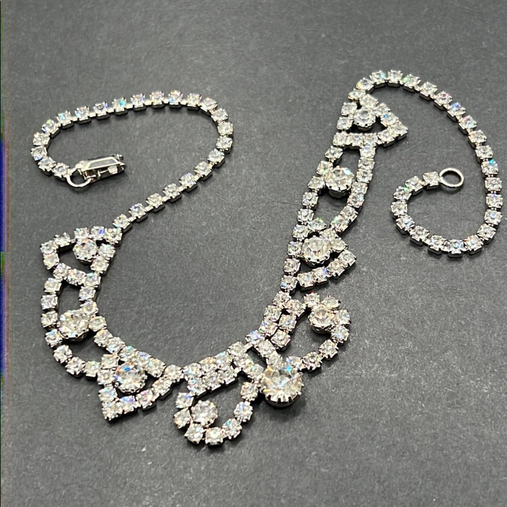 Vintage Weiss timeless rhinestone necklace